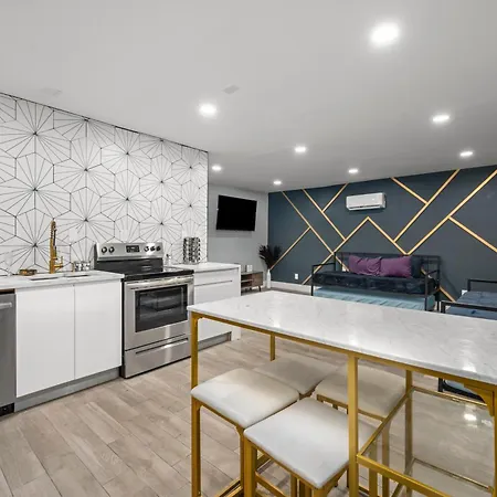 Comfortable 2Br Uptown Escape With Free Park Houston Exterior photo