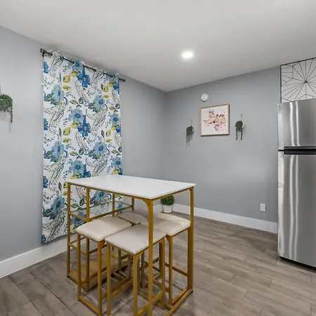Comfortable 2Br Uptown Escape With Free Park Houston Exterior photo