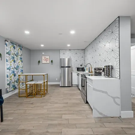 Comfortable 2Br Uptown Escape With Free Park Houston Exterior photo