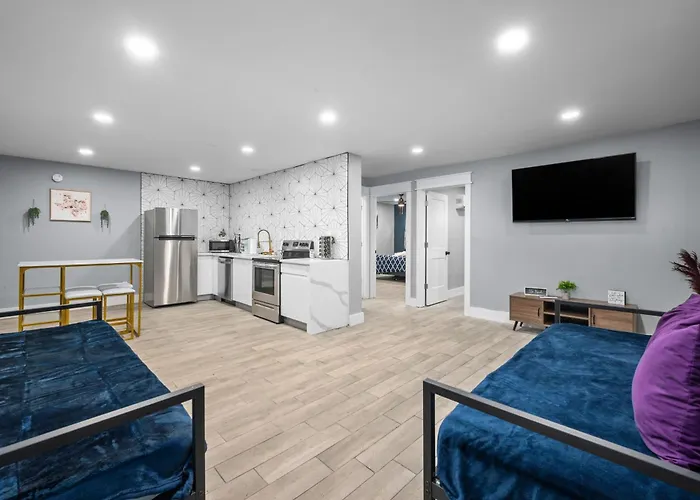 Comfortable 2Br Uptown Escape With Free Park