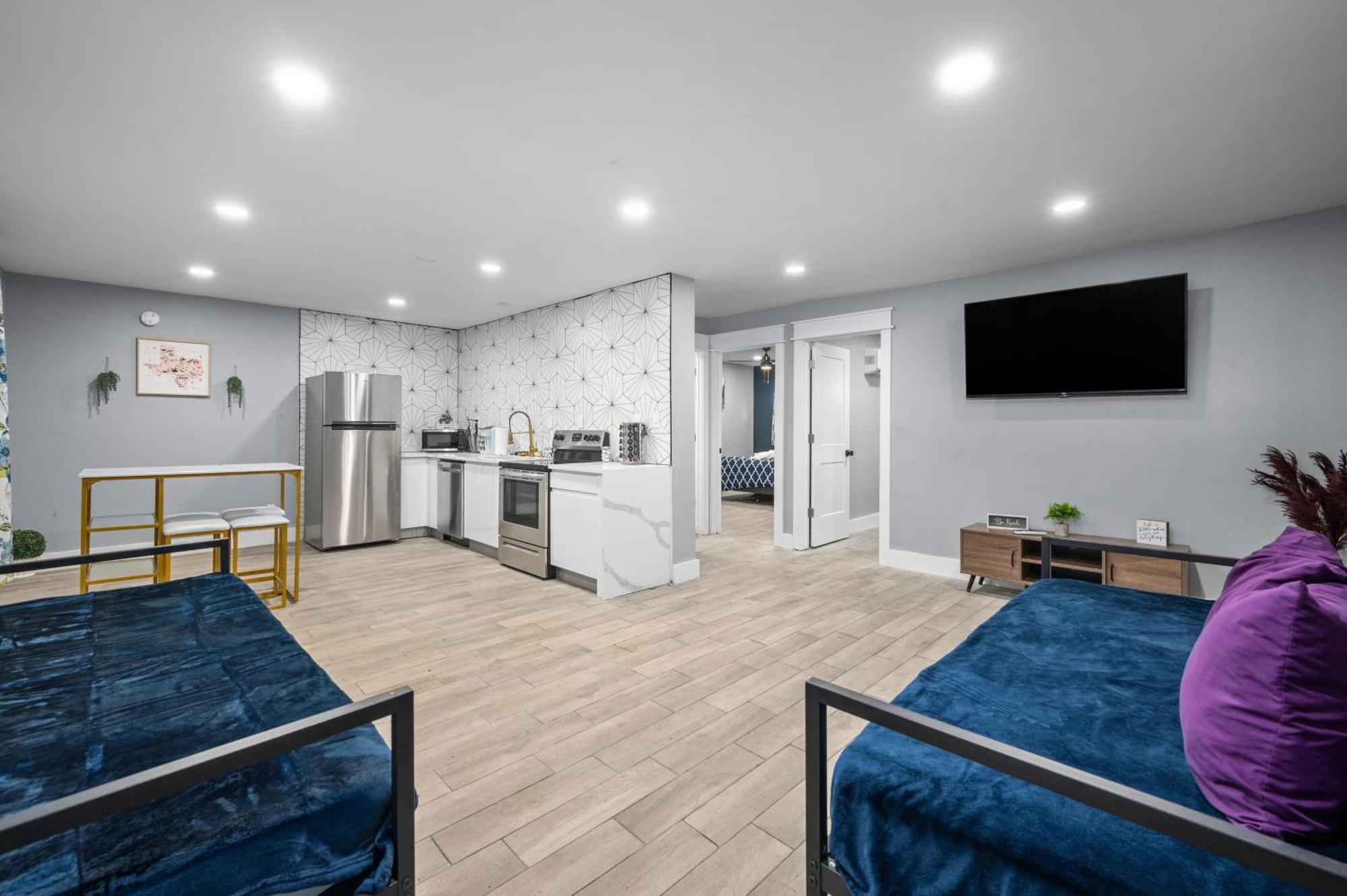Comfortable 2br Uptown Escape With Free Park Houston